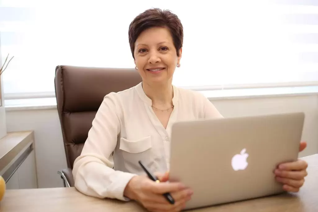 Dra. Vandréa Souza - Nefropediatra - Nefrologista Pediátrica em Caxias do Sul